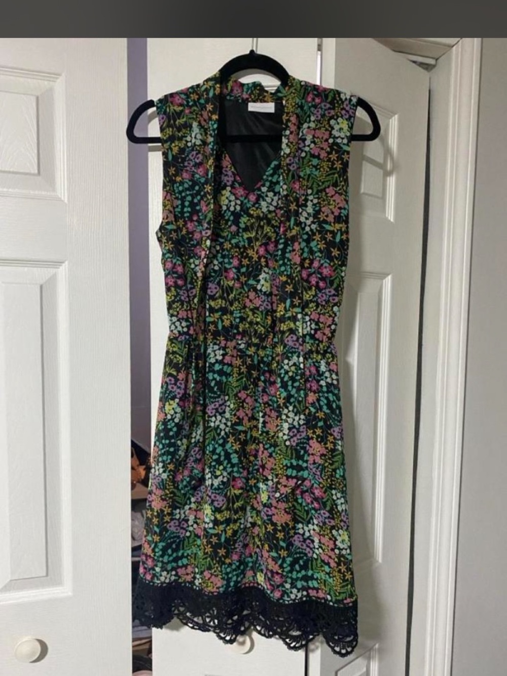 New York & Company Black Floral V-Neck Sleeveless Mini Dress with Lace Trim